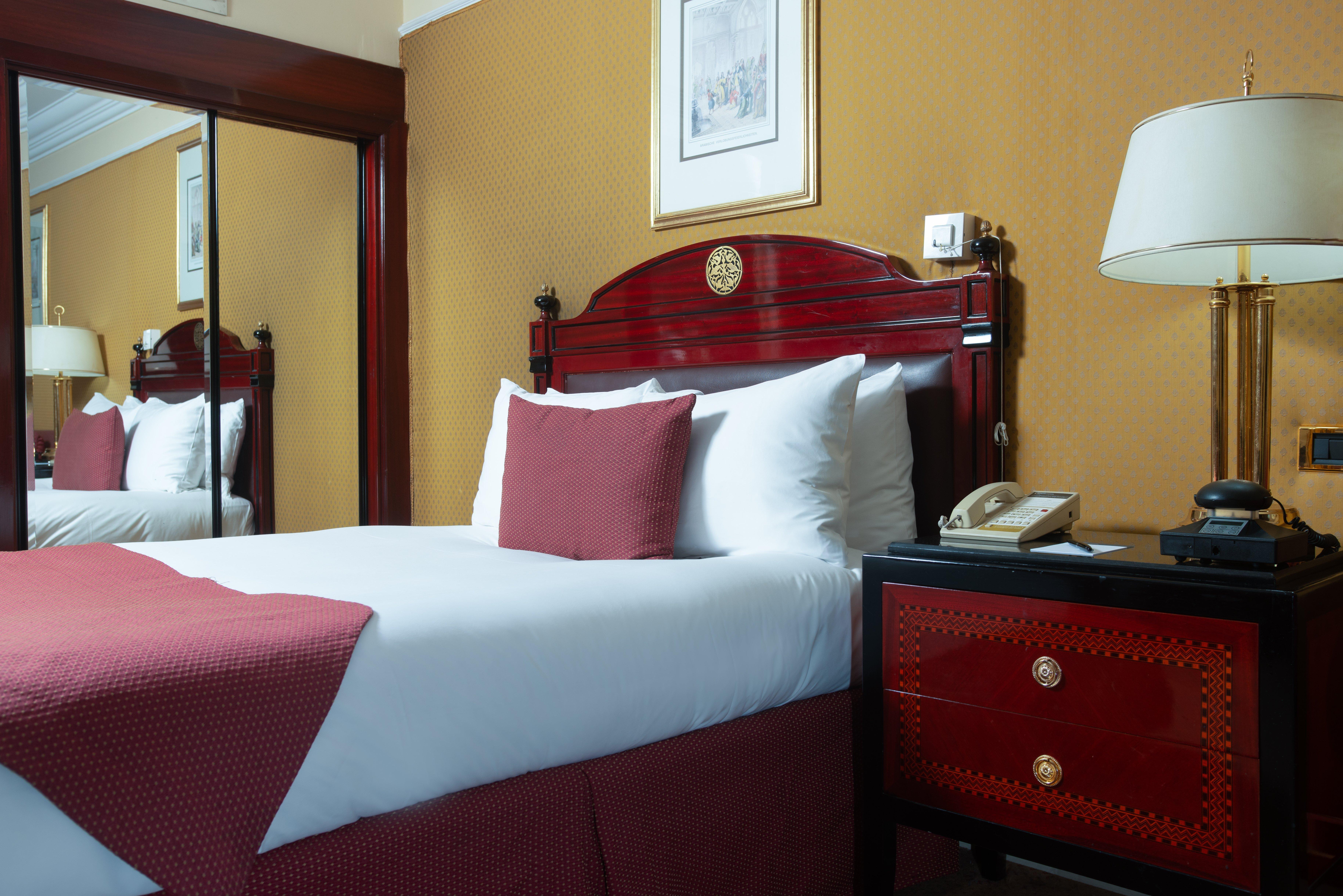 InterContinental Cairo Semiramis, an IHG Hotel Esterno foto A guest room at the hotel