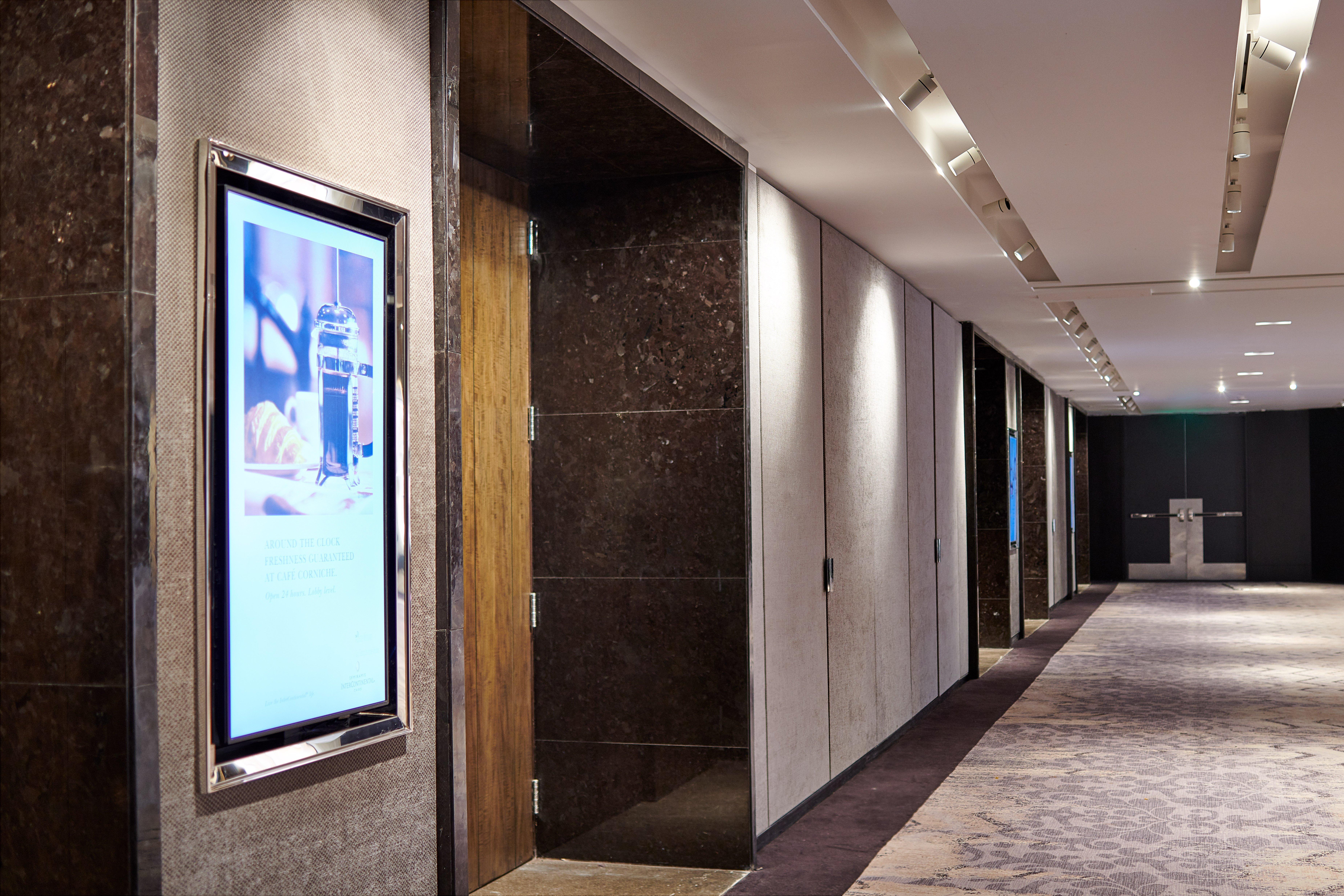 InterContinental Cairo Semiramis, an IHG Hotel Esterno foto Digital signage in a hotel