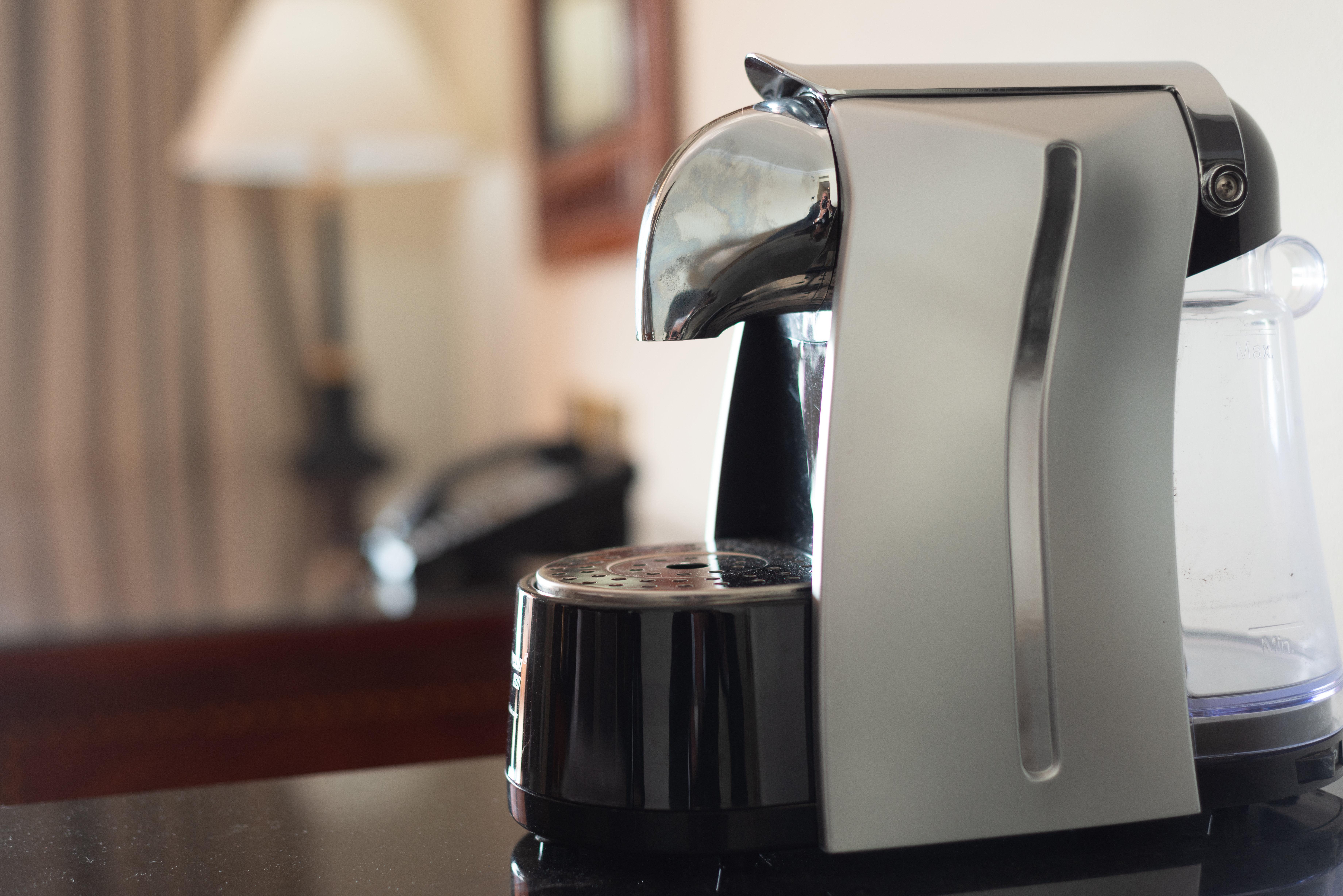 InterContinental Cairo Semiramis, an IHG Hotel Esterno foto A single-serve coffee brewer