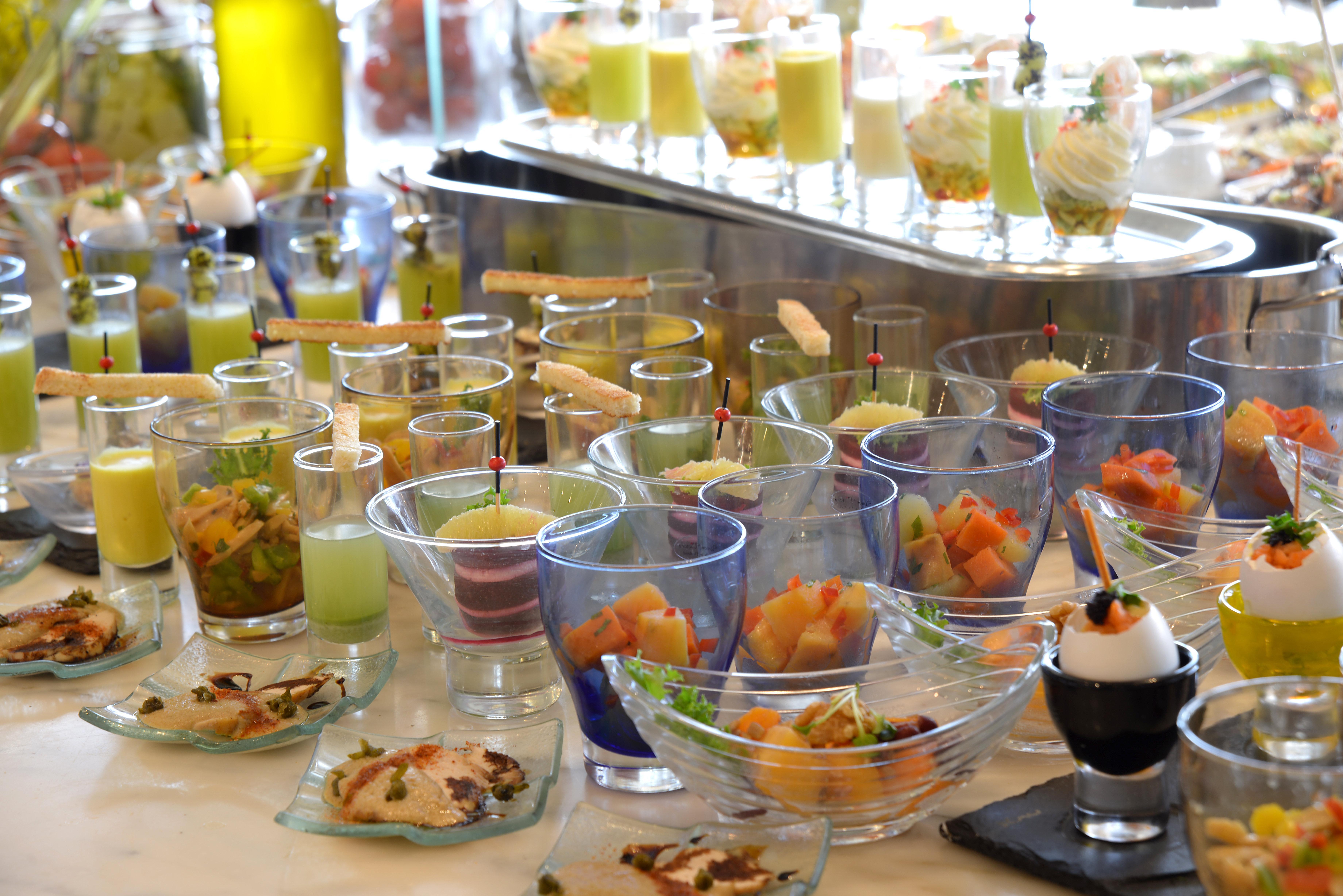 InterContinental Cairo Semiramis, an IHG Hotel Esterno foto A selection of canapés