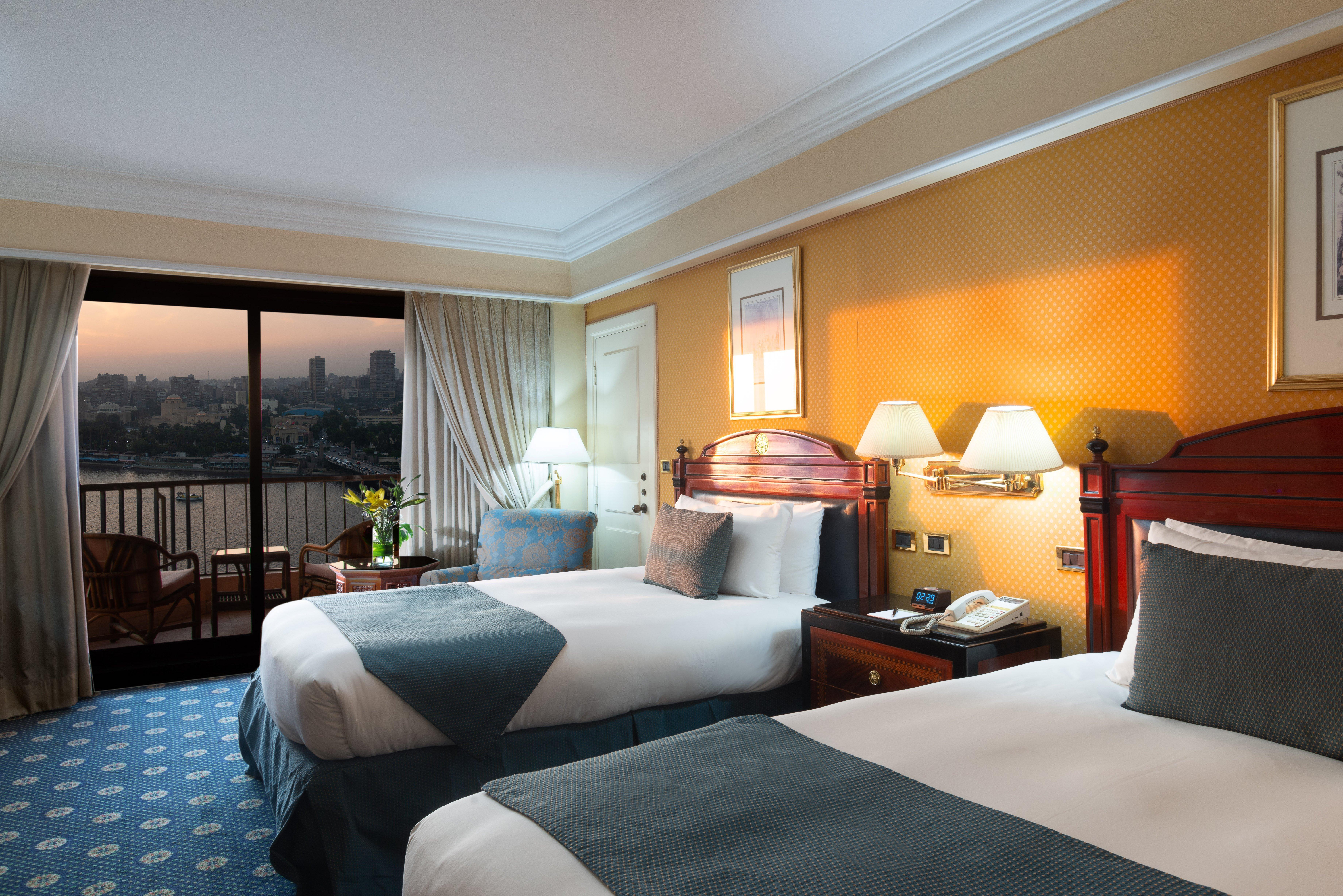 InterContinental Cairo Semiramis, an IHG Hotel Esterno foto A room at the Nile Ritz-Carlton