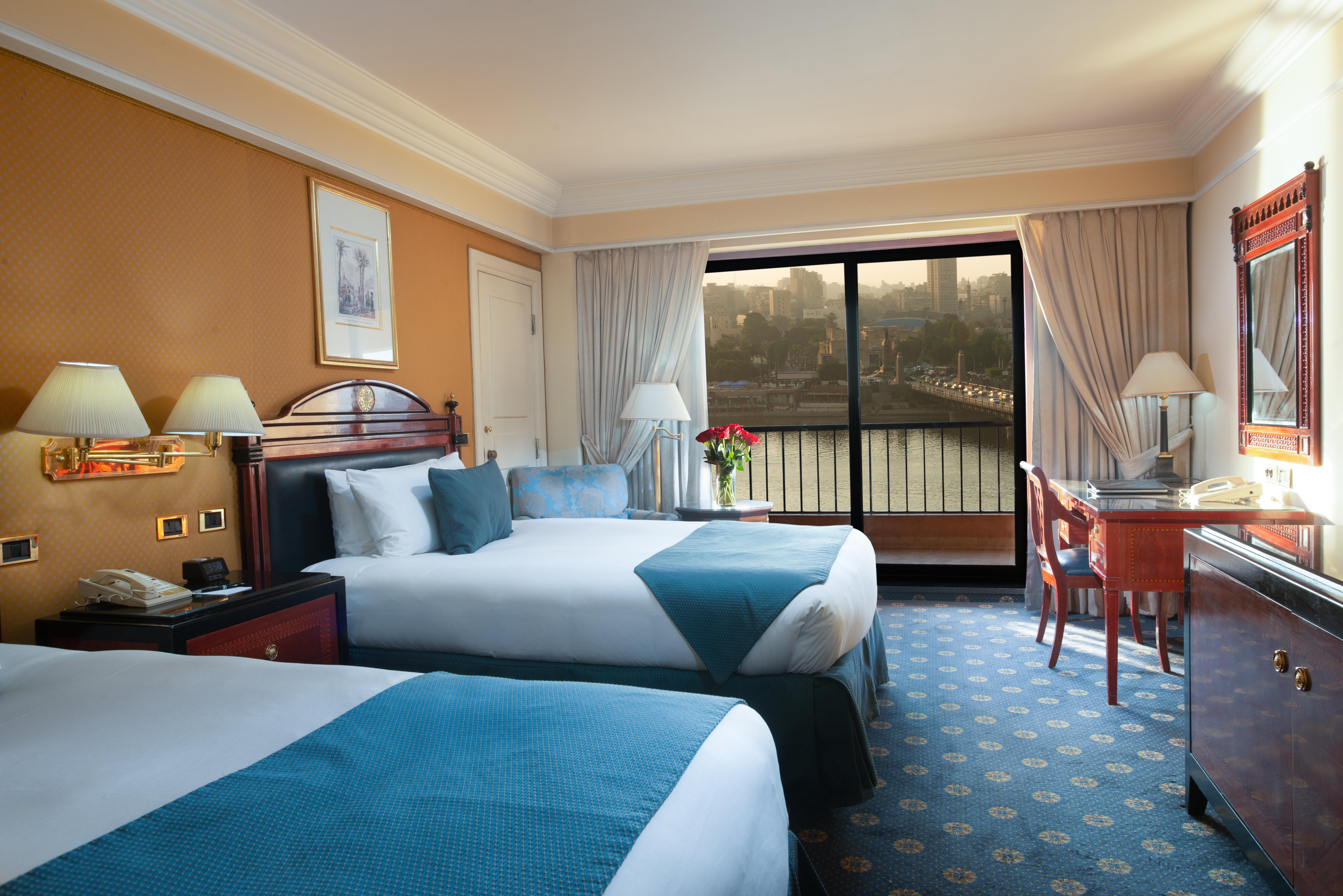 InterContinental Cairo Semiramis, an IHG Hotel Esterno foto A room at the Nile Ritz-Carlton