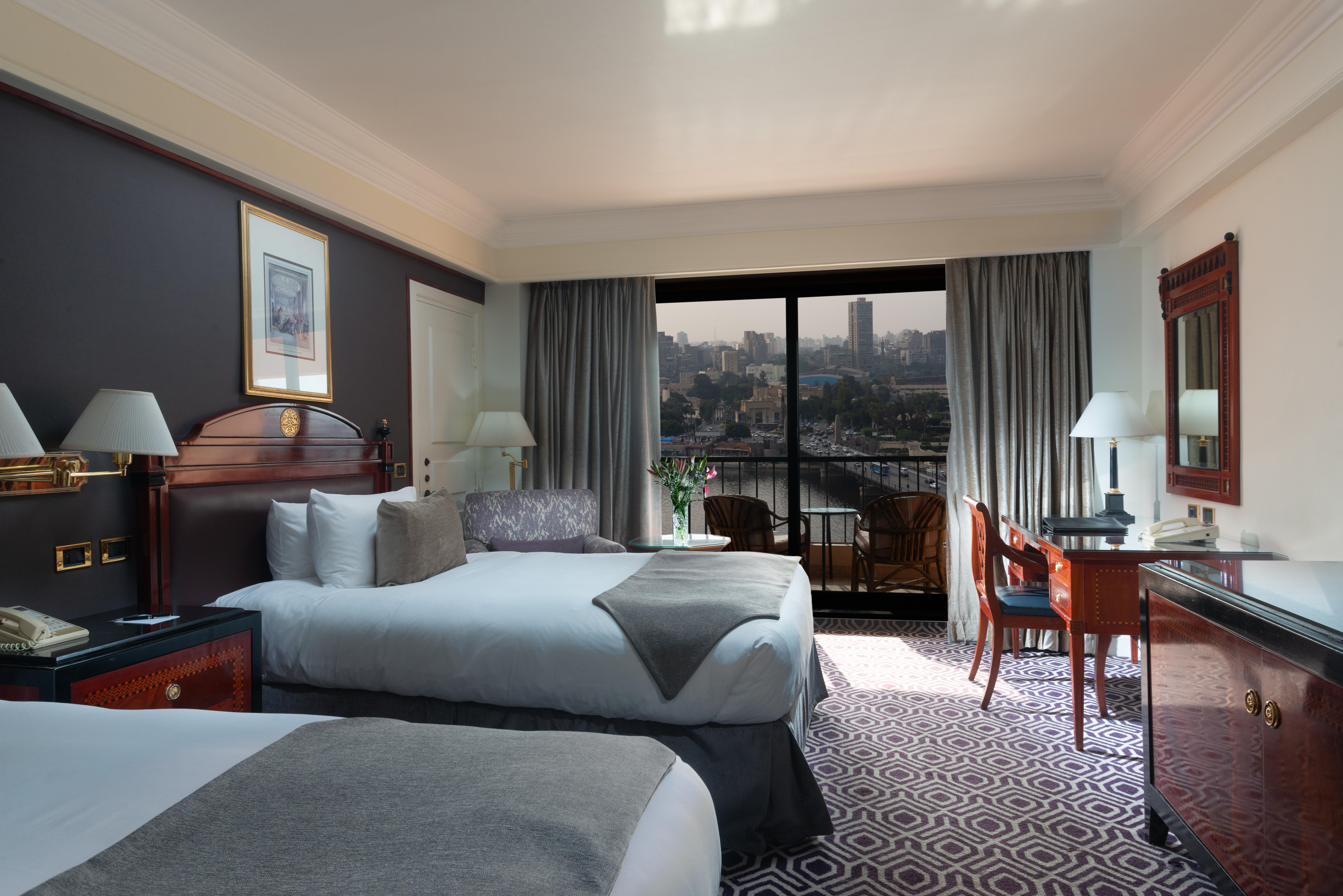 InterContinental Cairo Semiramis, an IHG Hotel Esterno foto A room at the Nile Ritz-Carlton