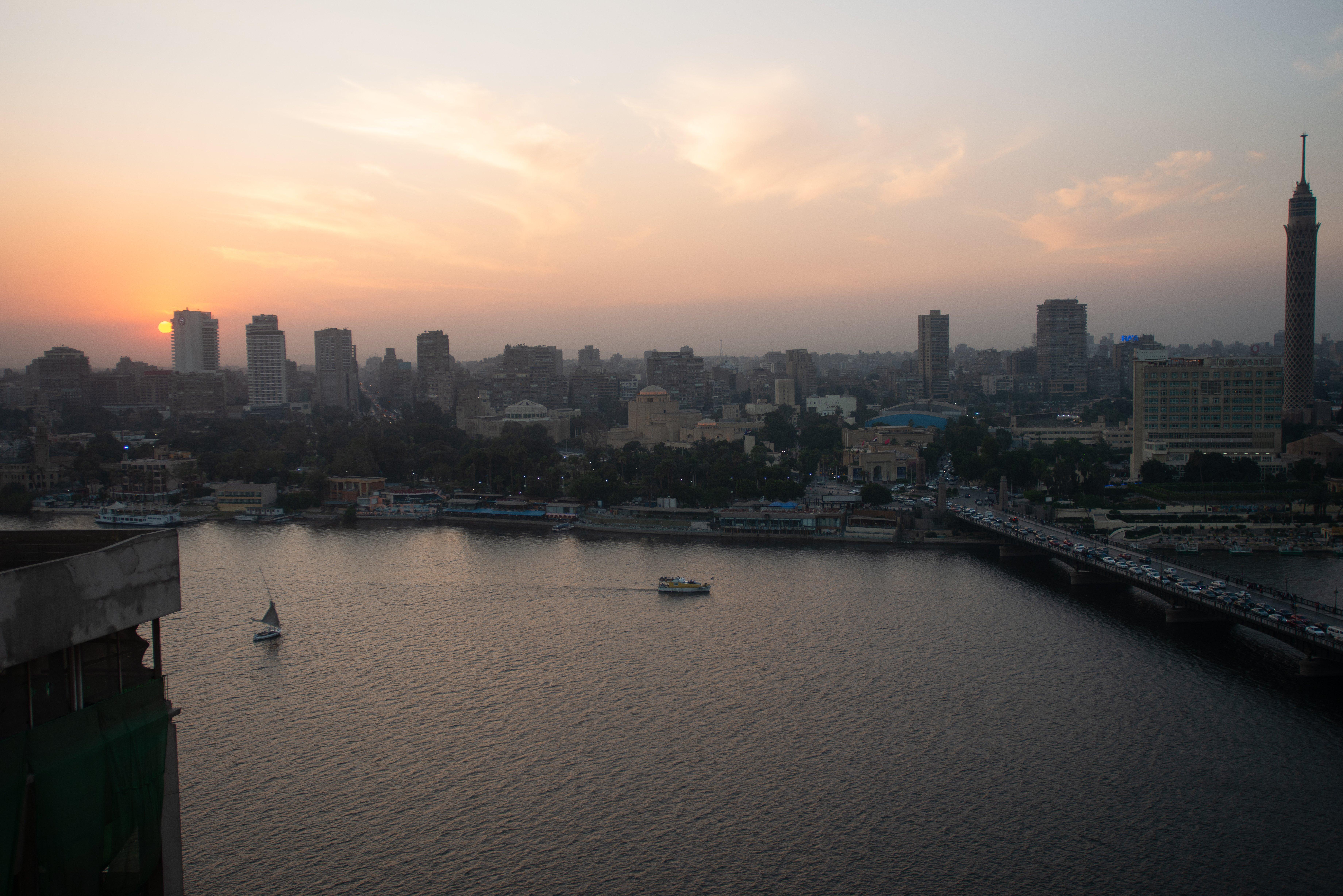 InterContinental Cairo Semiramis, an IHG Hotel Esterno foto Sunset over the river