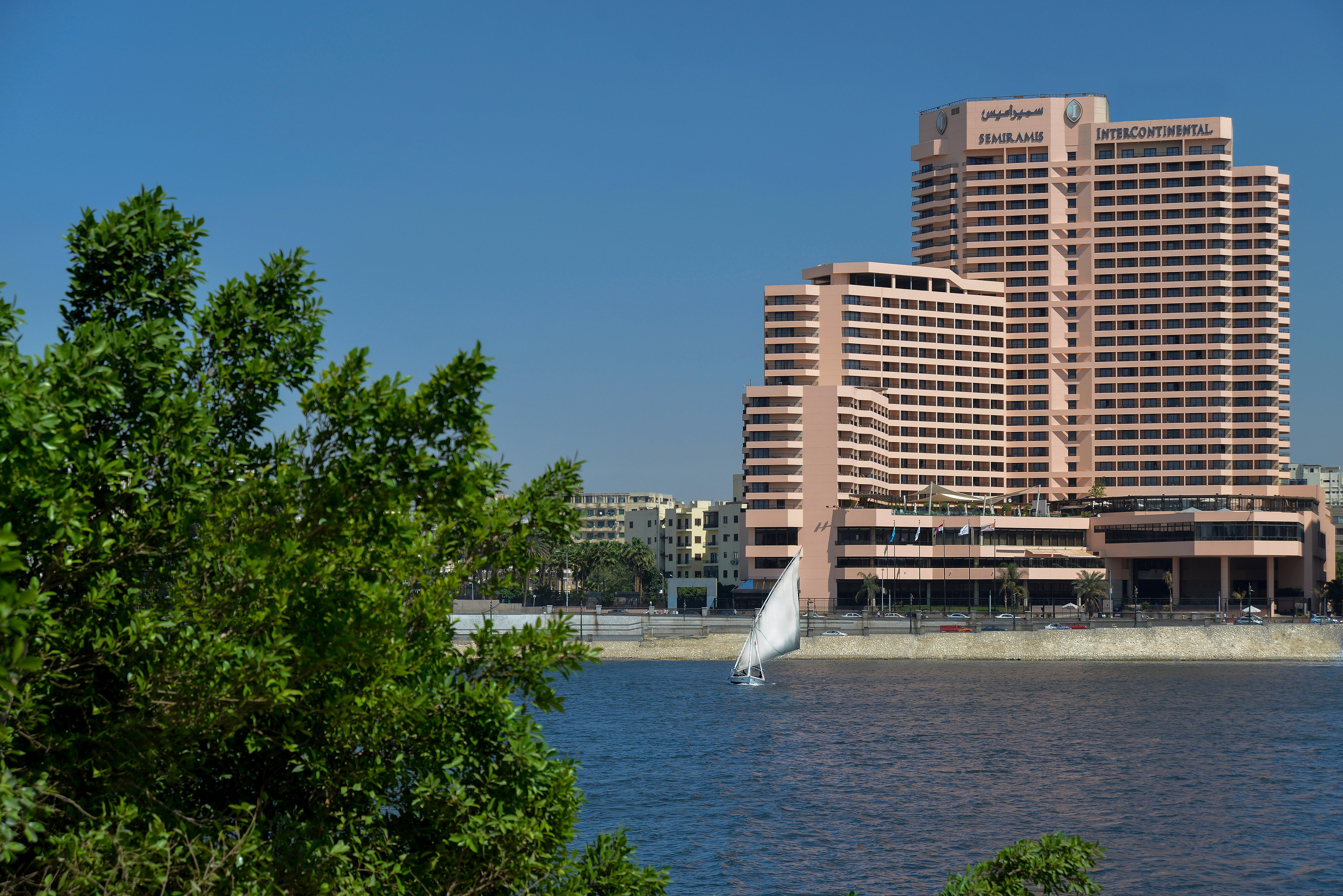 InterContinental Cairo Semiramis, an IHG Hotel Esterno foto The hotel in 2012