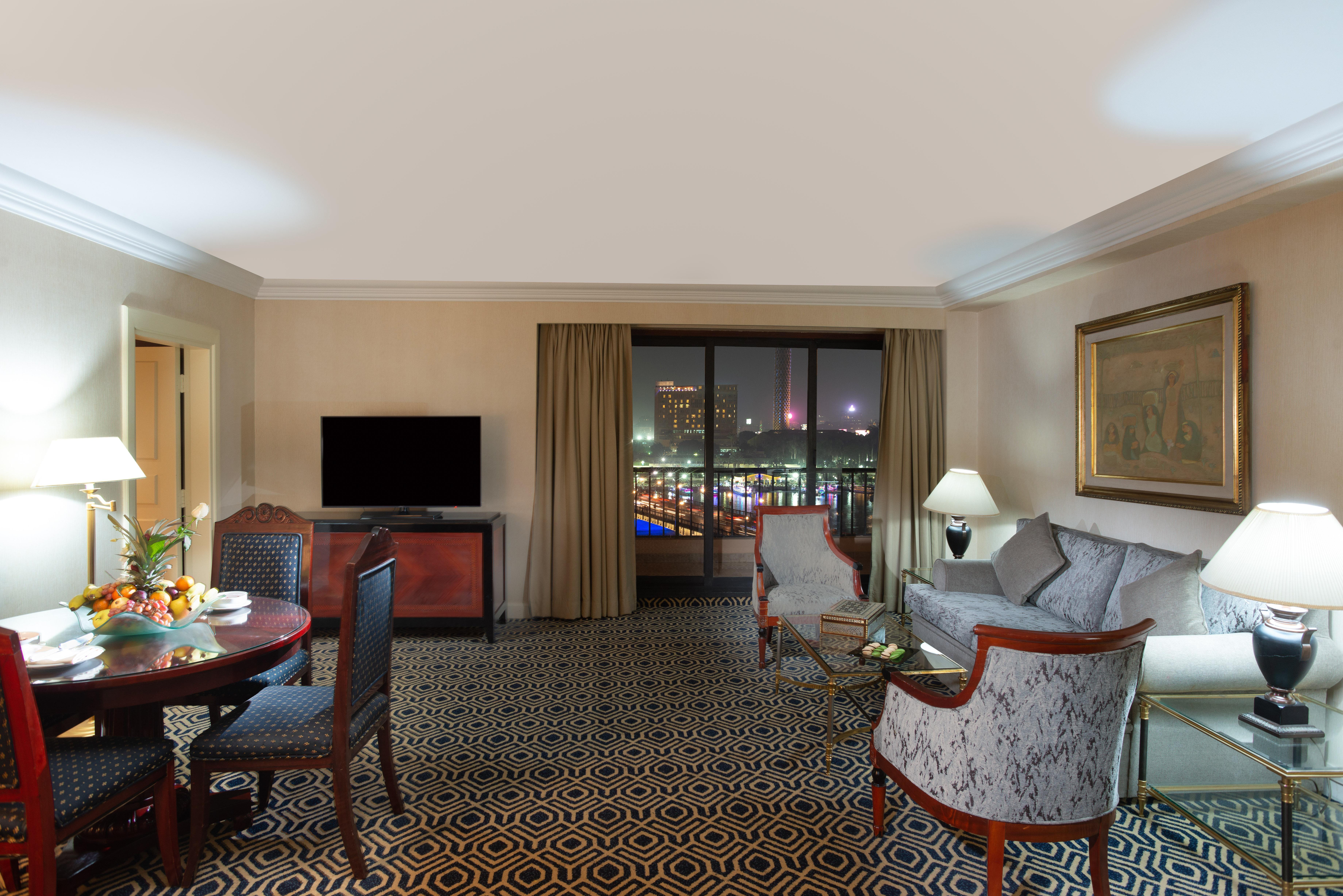 InterContinental Cairo Semiramis, an IHG Hotel Esterno foto A suite at the hotel