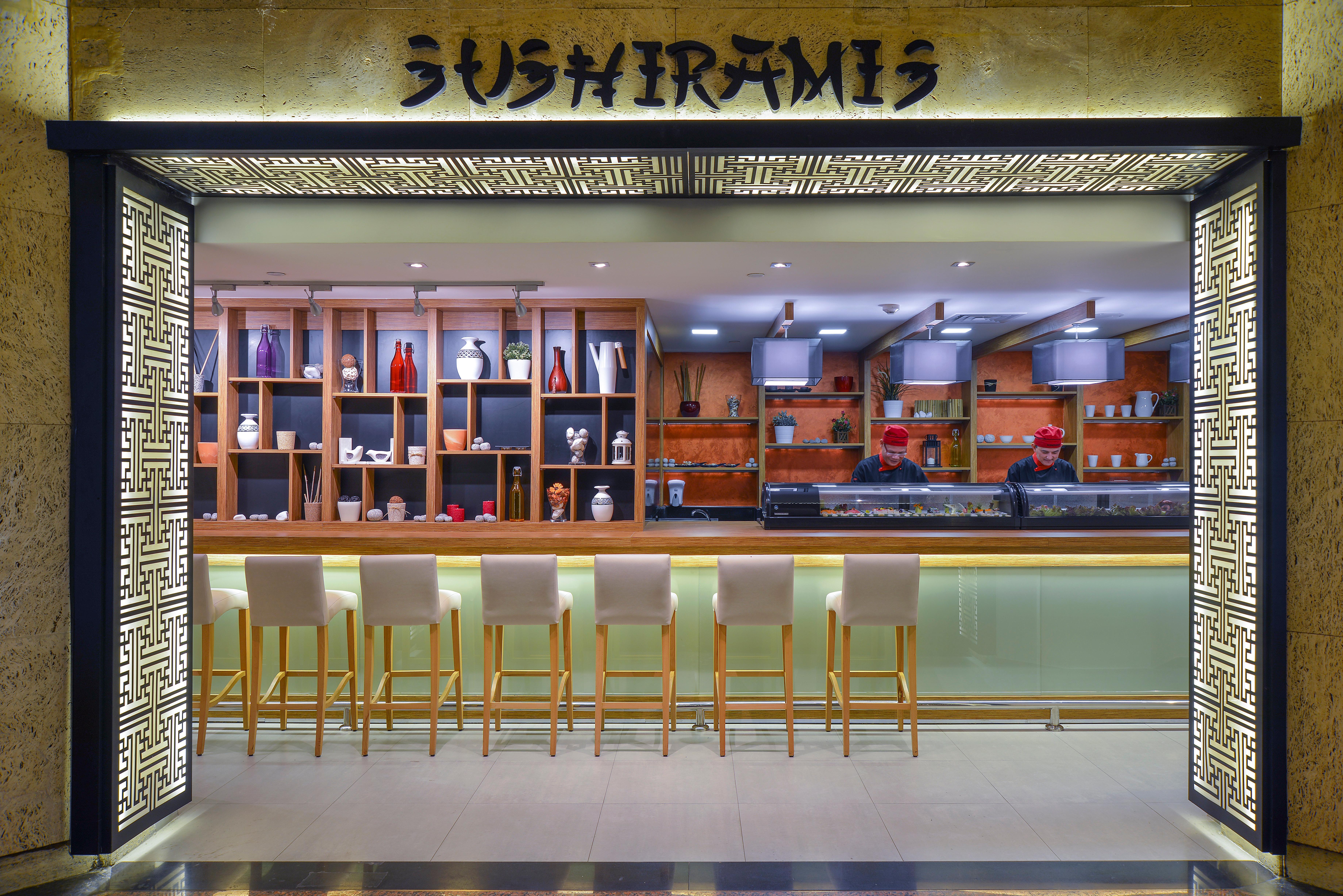 InterContinental Cairo Semiramis, an IHG Hotel Esterno foto Sushi Train